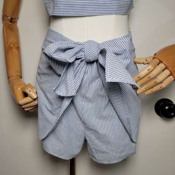 L’atiste by Amy Pinstripe Two-Piece Set Summer Beach Set Size Medium - Picture 2 of 15